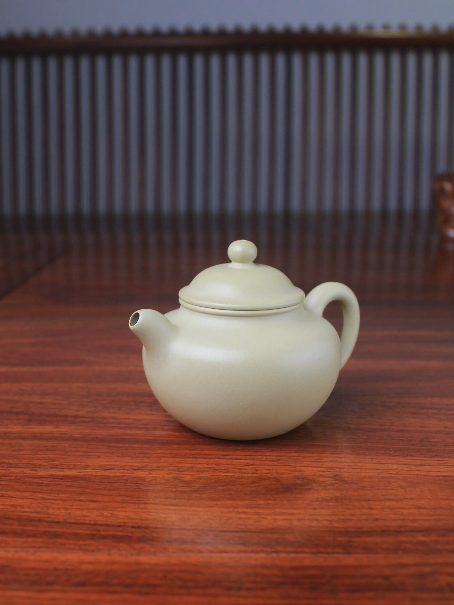 Benshan Lüni zisha teapot named lian zi - right view