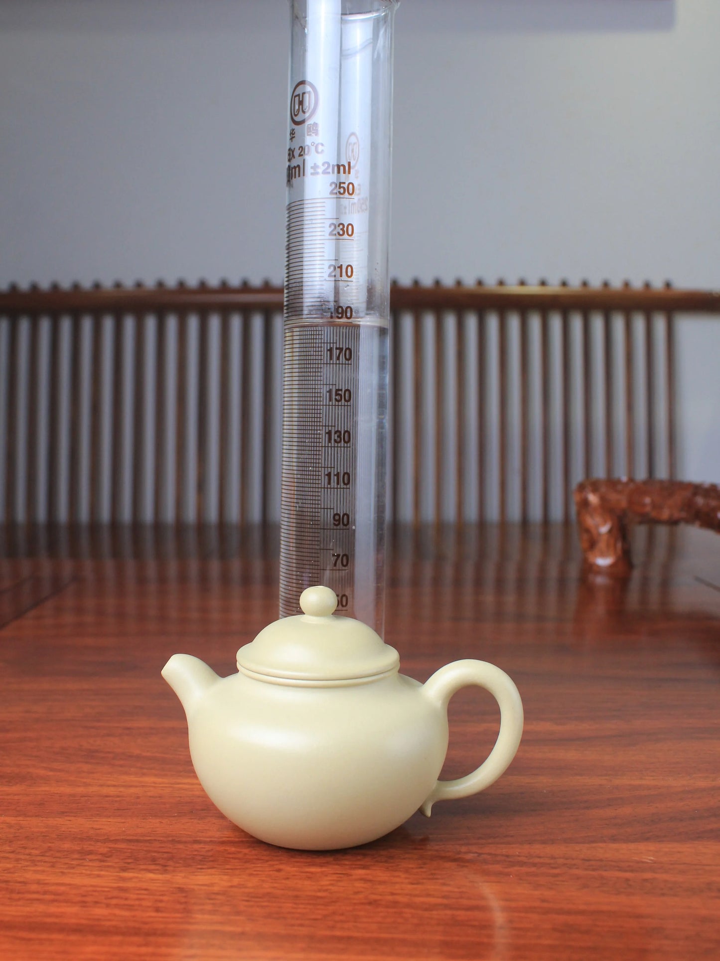 the size of the Benshan Lüni zisha teapot named lian zi