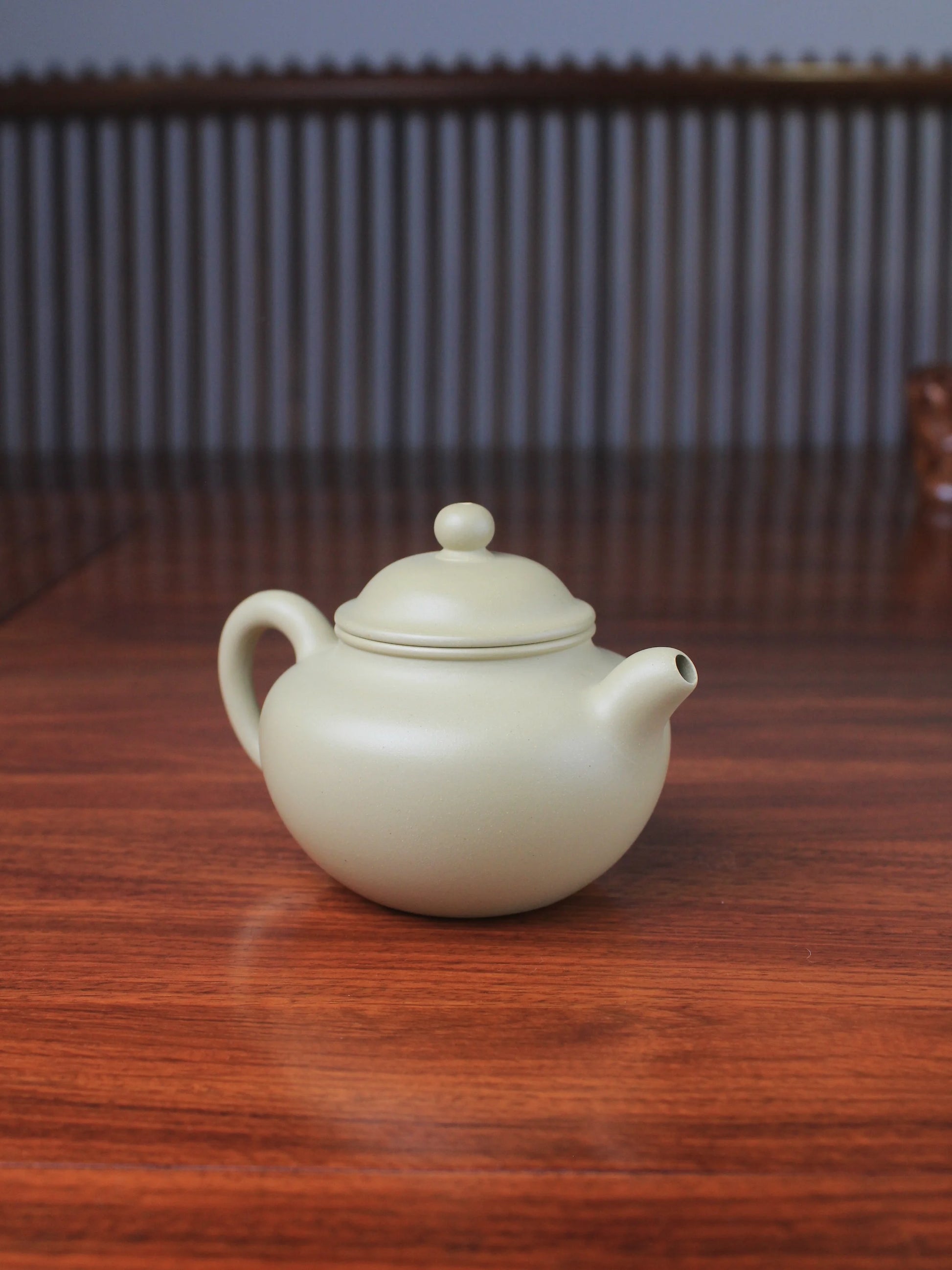 Benshan Lüni zisha teapot named lian zi - left view