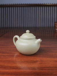 Benshan Lüni zisha teapot named lian zi - left view