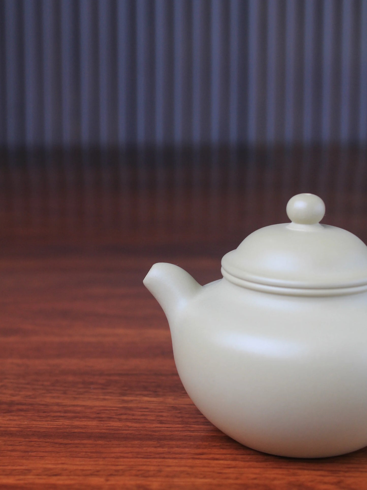 spout of Benshan Lüni zisha teapot named lian zi