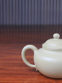 the handle of Benshan Lüni zisha teapot named lian zi