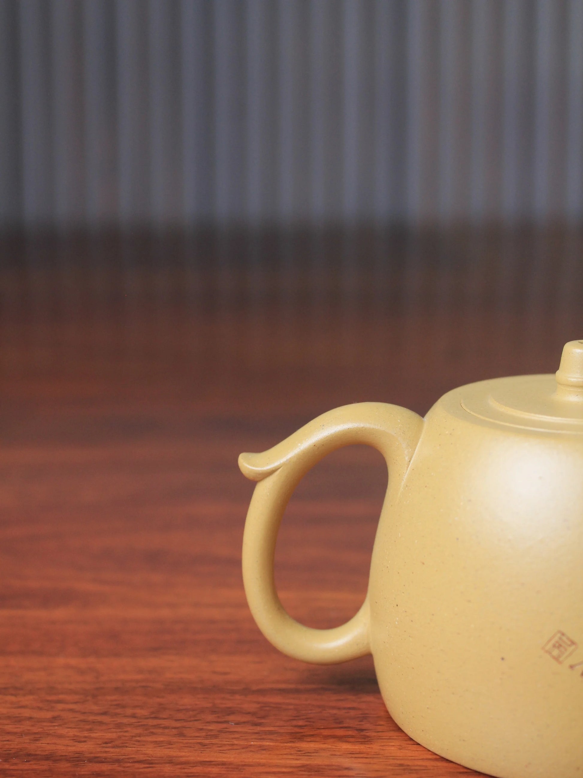 handle of zisha teapot han duo
