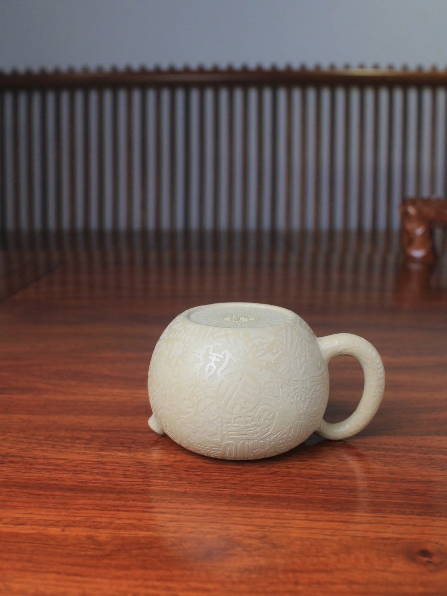 the body of the zisha teapot handmade with ben shan lu ni