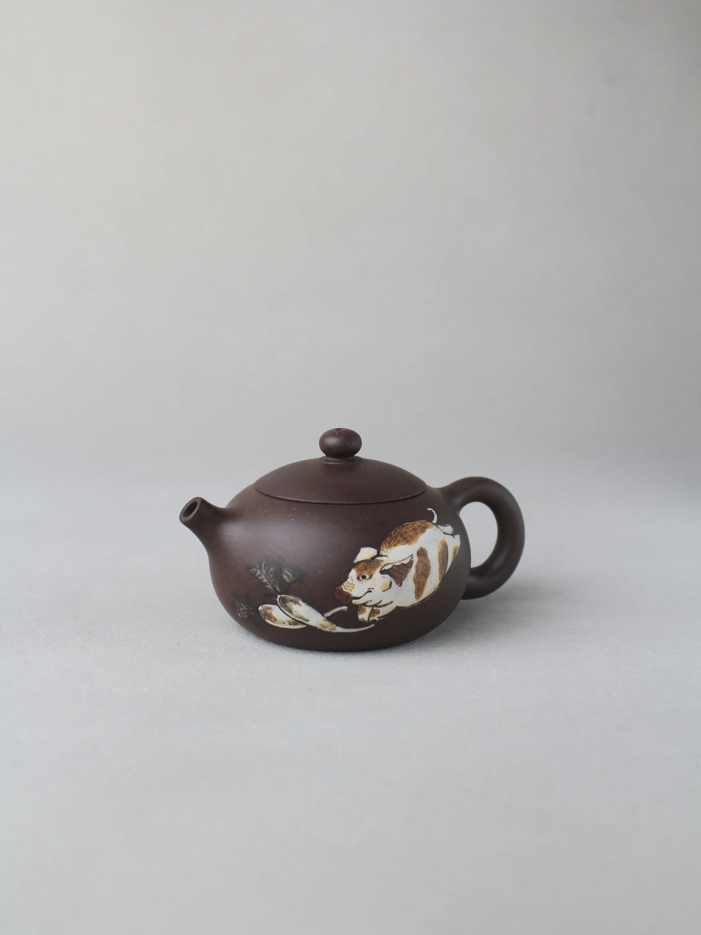 the right view of the yixing zisha xishi teapot