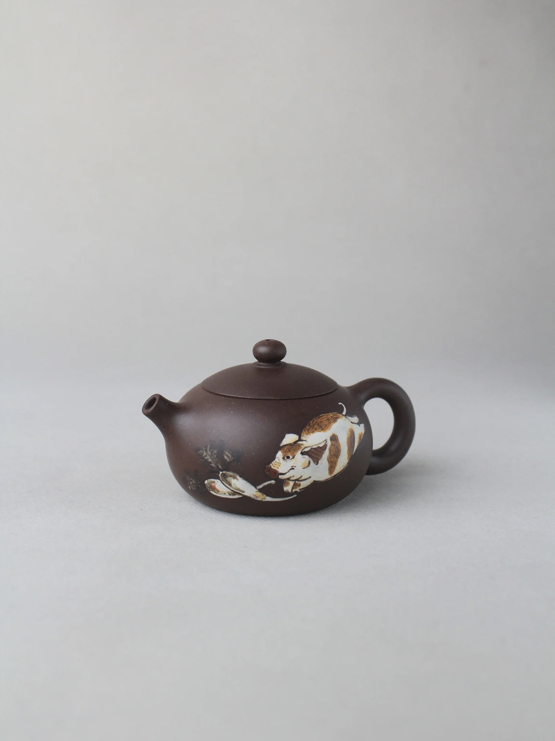 the right view of the yixing zisha xishi teapot