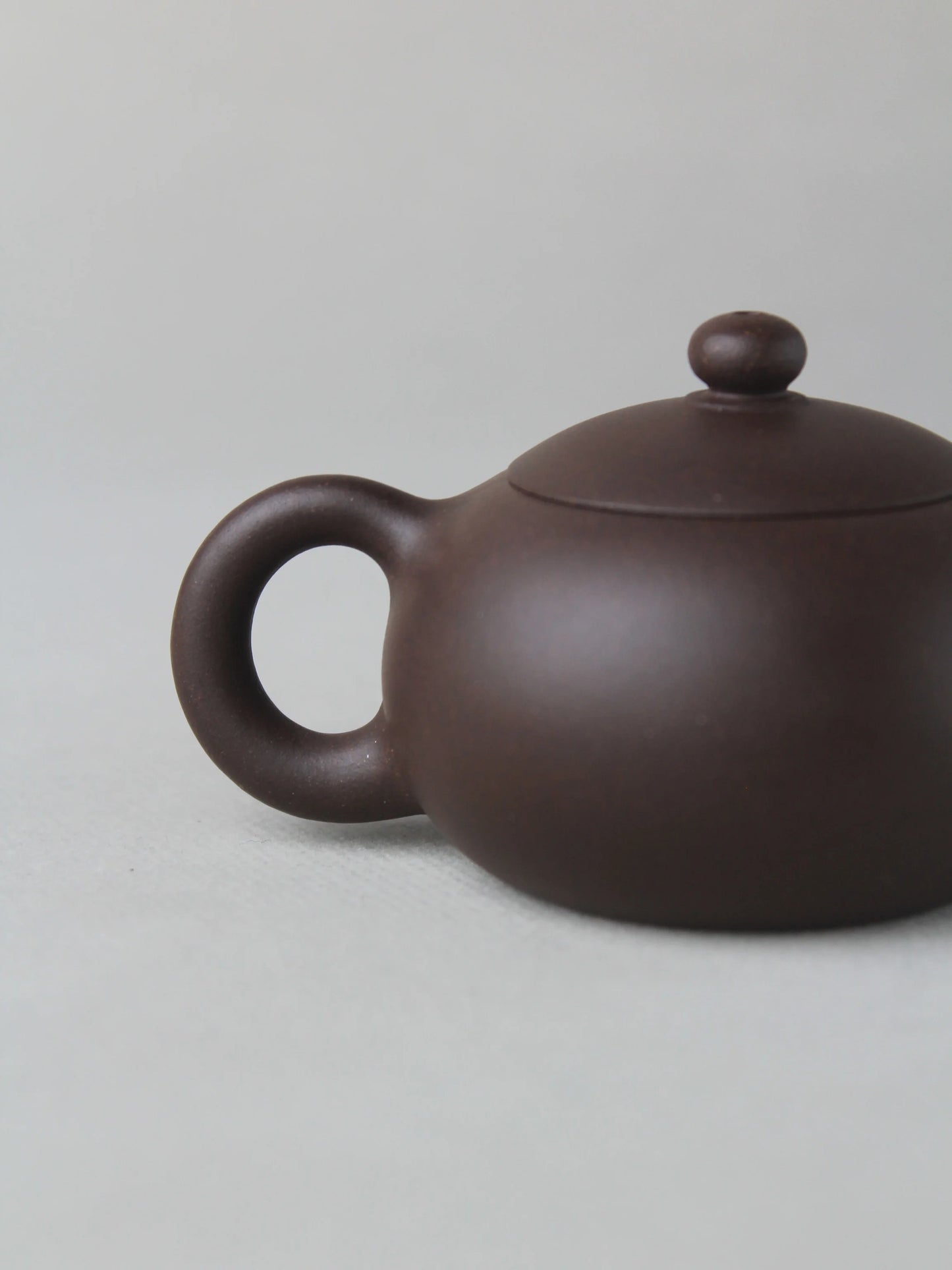 the handle of the small zisha teapot xishi