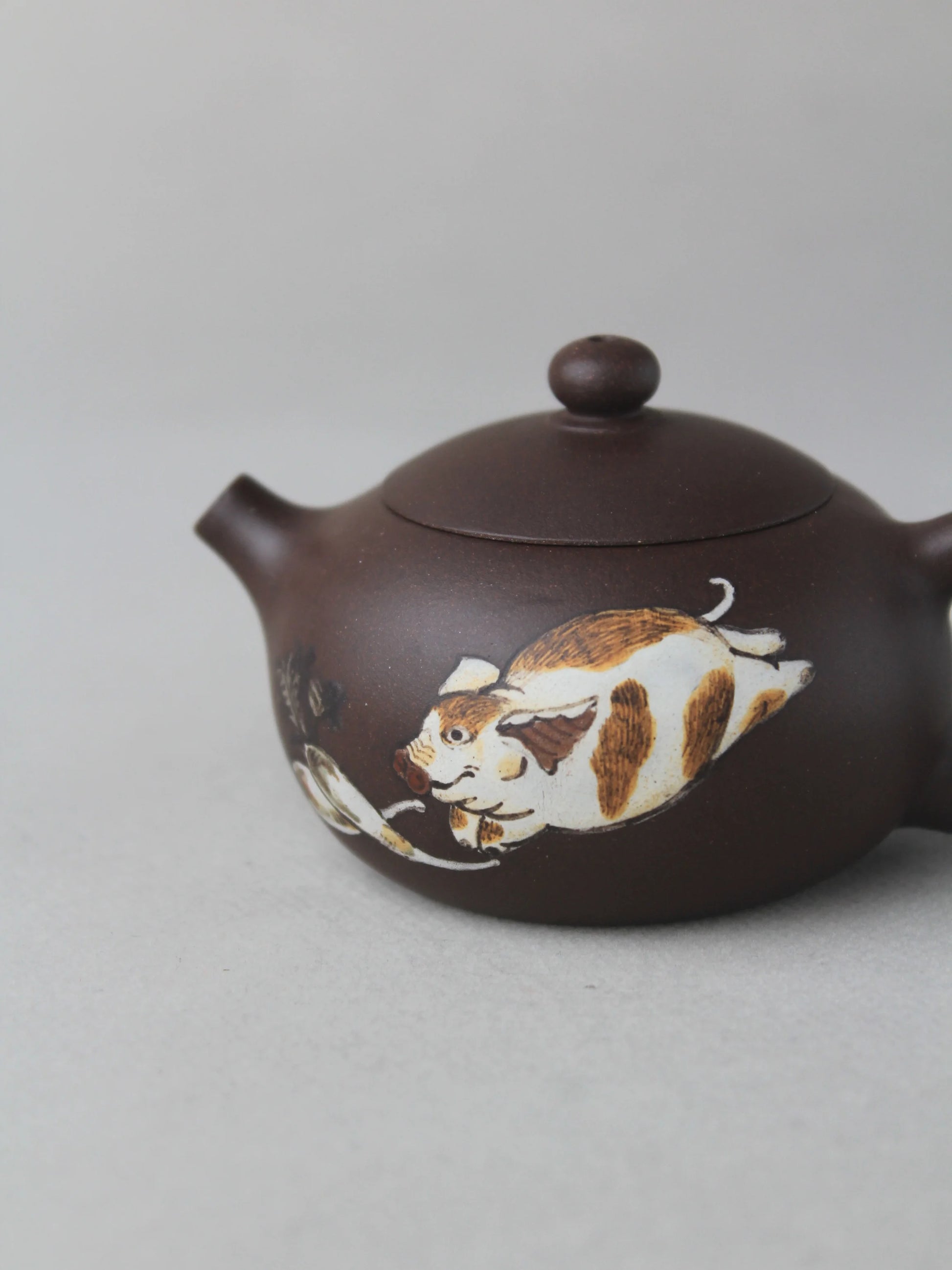 the spout of the yixing zisha teapot