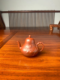 zisha teapot named si ting on the table
