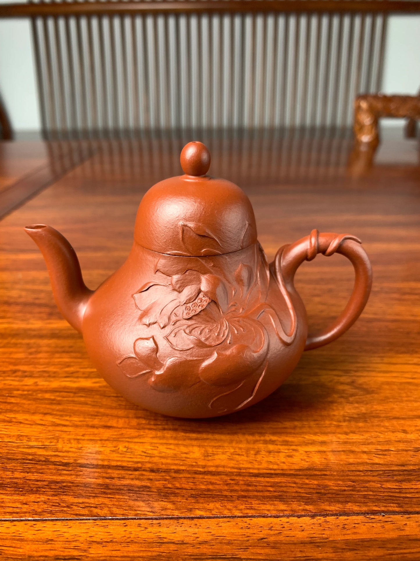 Front photo of the Si Ting zisha teapot
