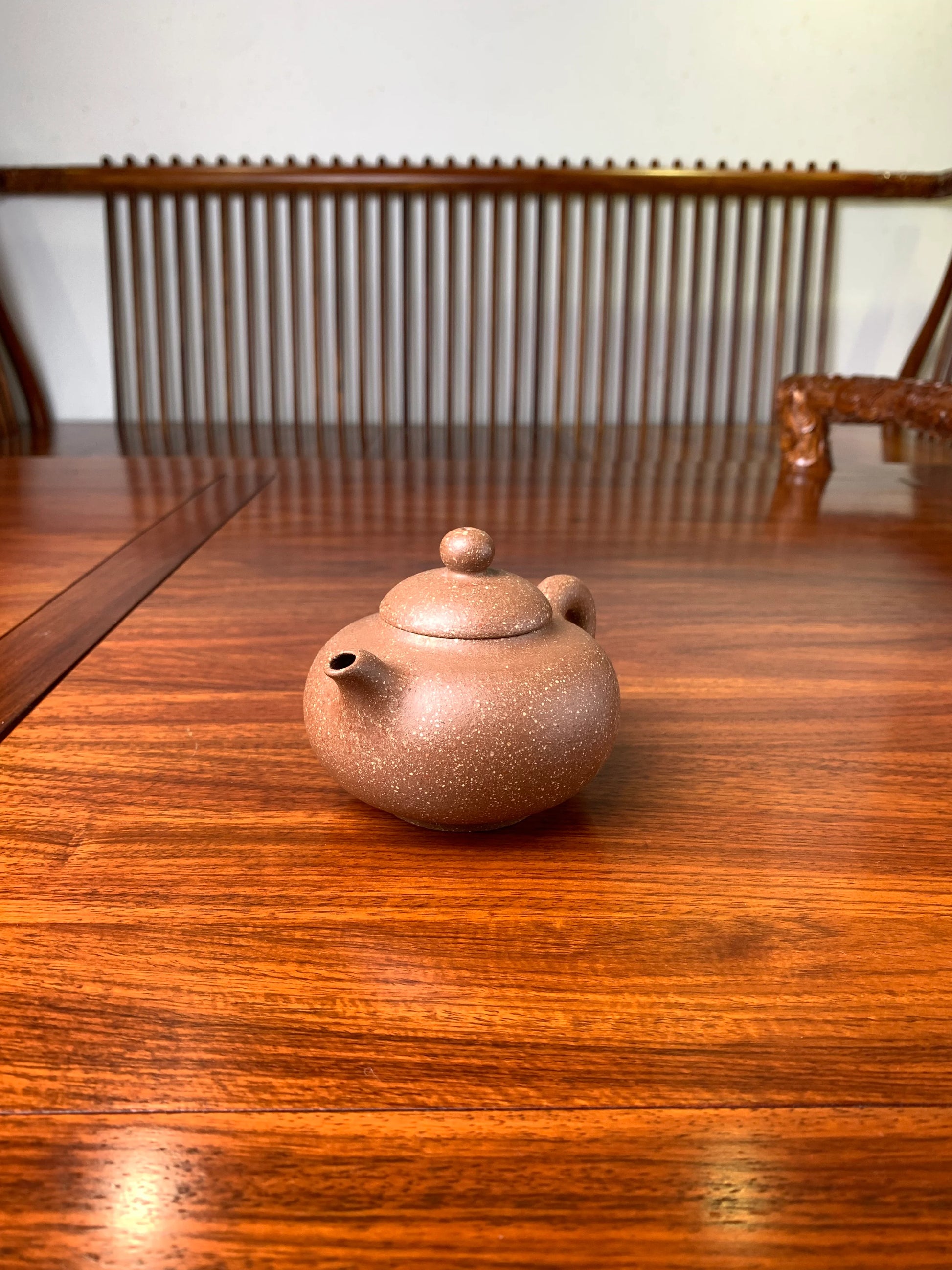 Looking at the zisha teapot from the right side