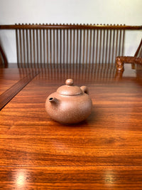 Looking at the zisha teapot from the right side