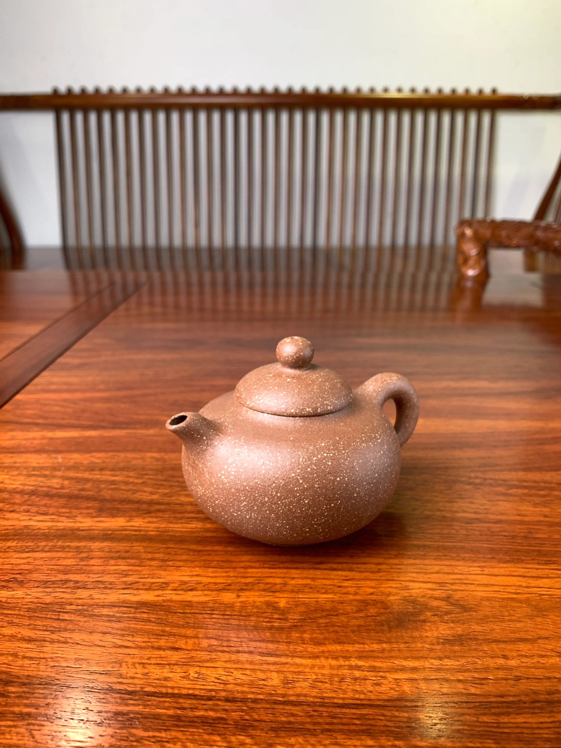 Viewing the zisha teapot from the right side at a distance