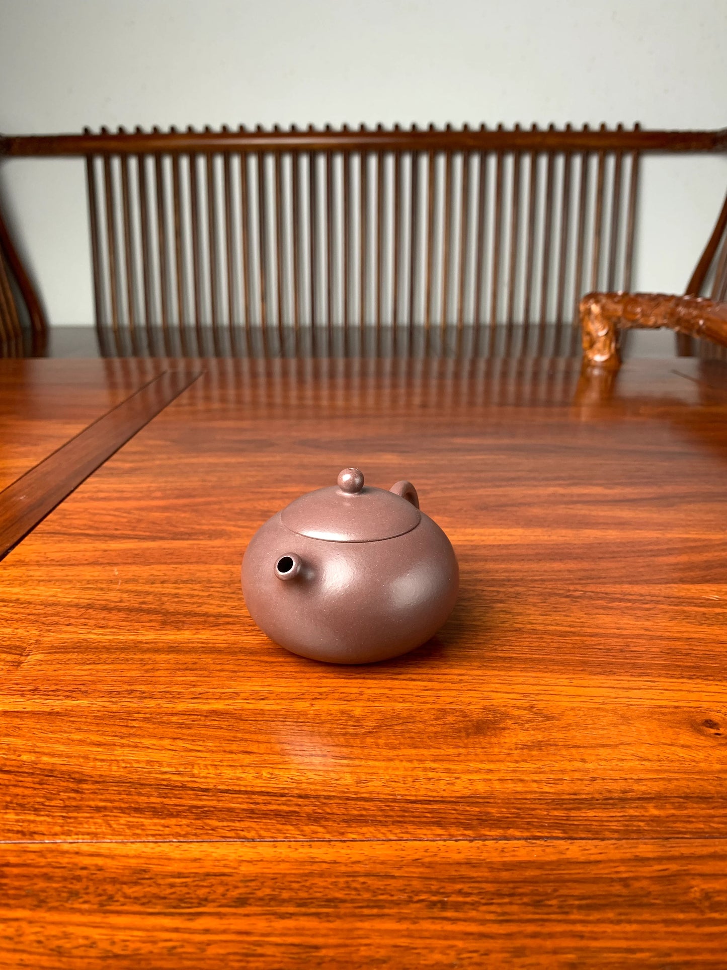 the right view of the zisha teapot xishi