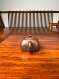 the side view of the zisha teapot