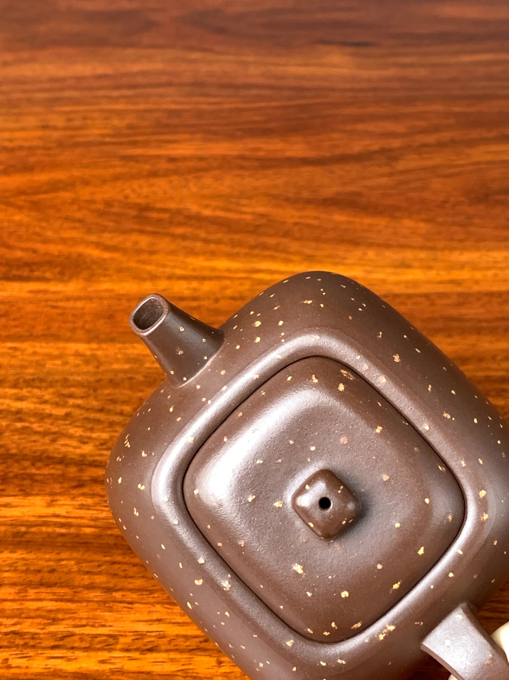 fully handmade clay-piecing seam traces (Manpian marks) on Zisha teapot