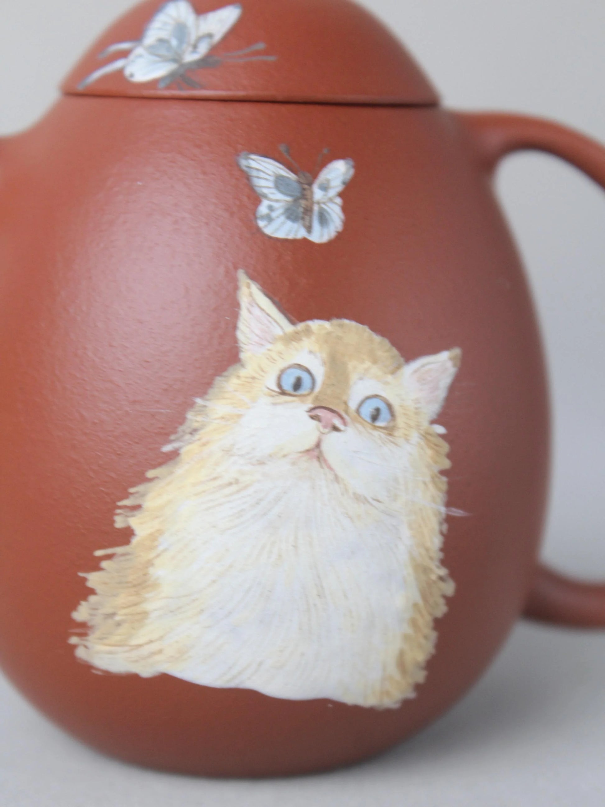 cat painting on the dragon egg zisha teapot