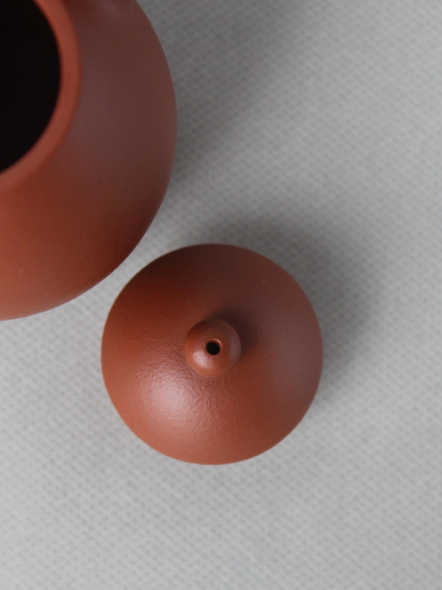 the lid of the dragon egg zisha teapot