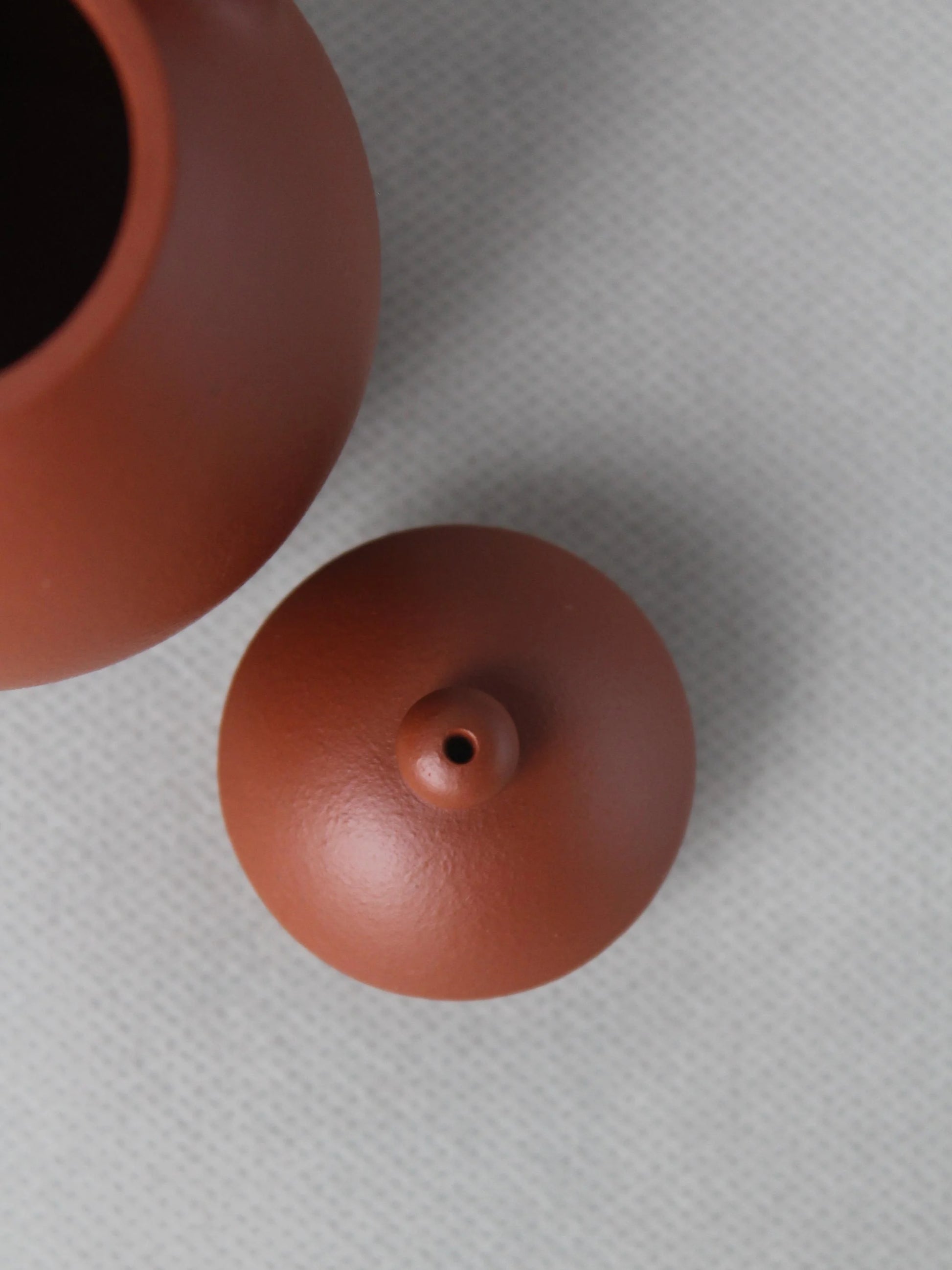 the lid of the dragon egg zisha teapot