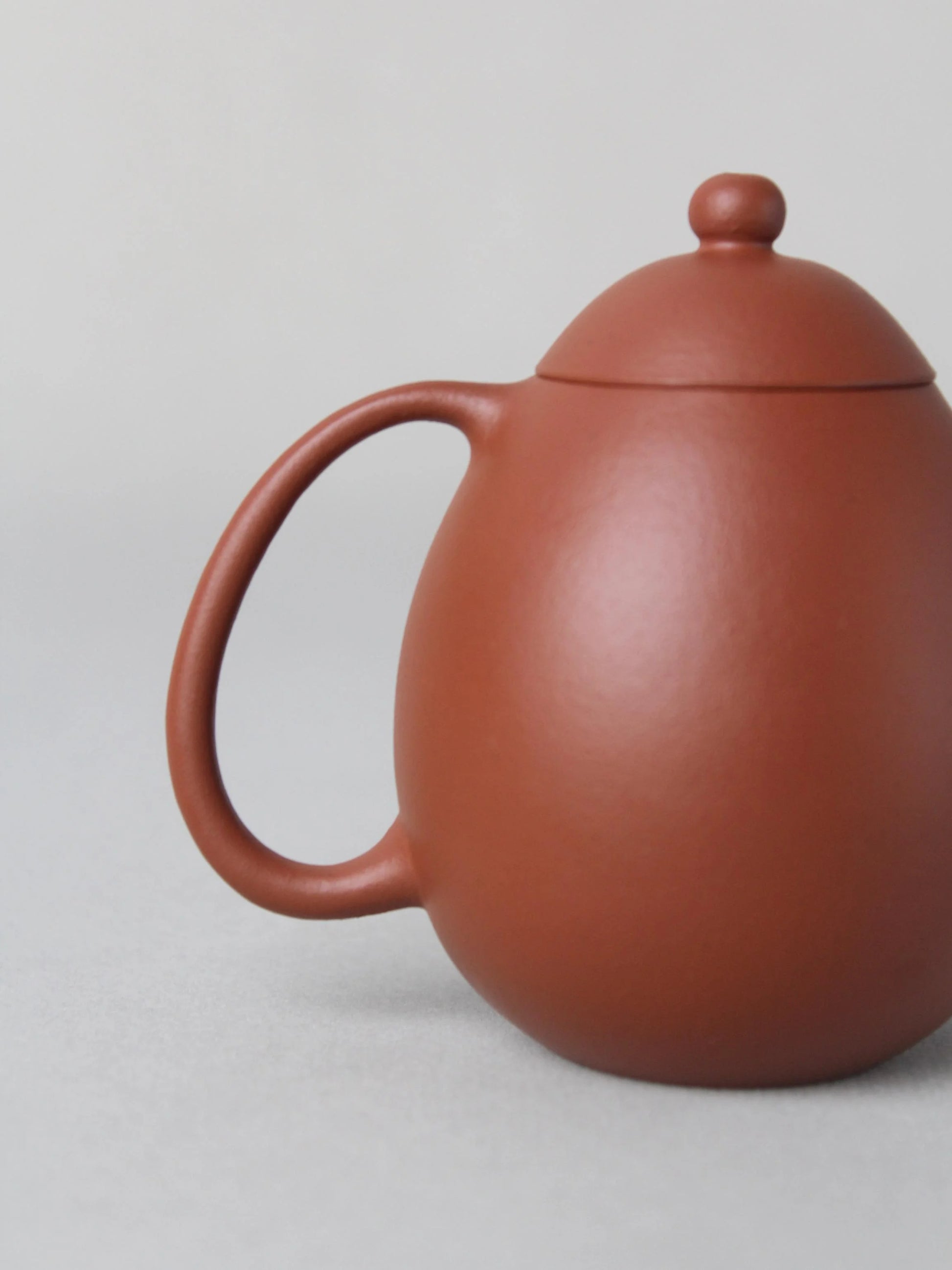 the handle of the dragon egg zisha teapot