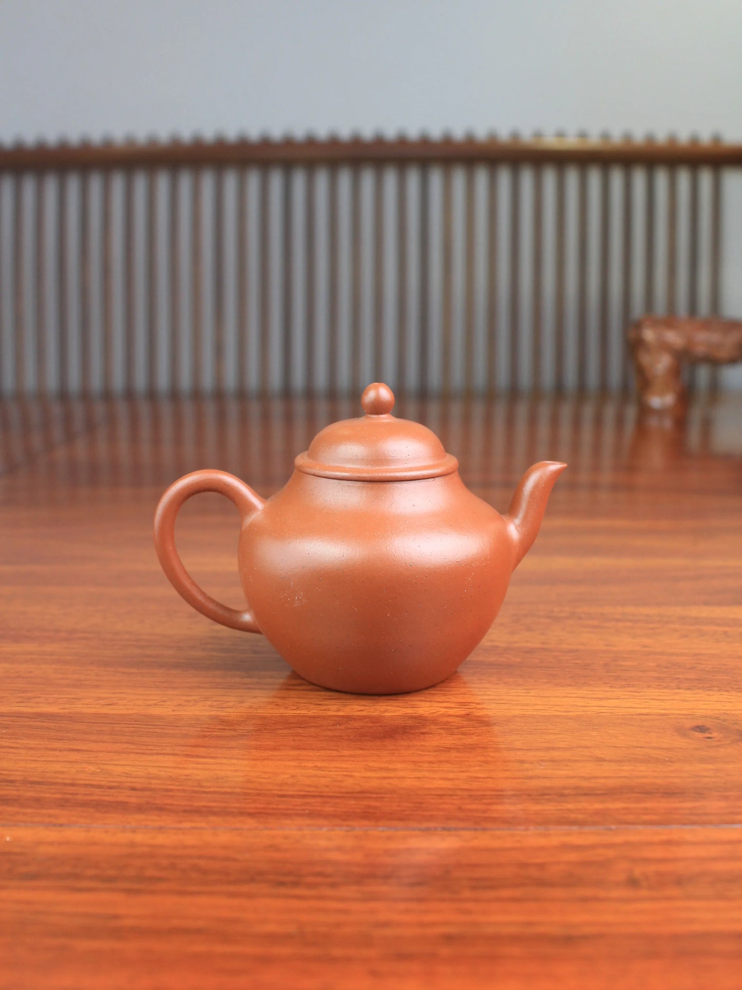 the back view of yixing zisha teapot qiu shui