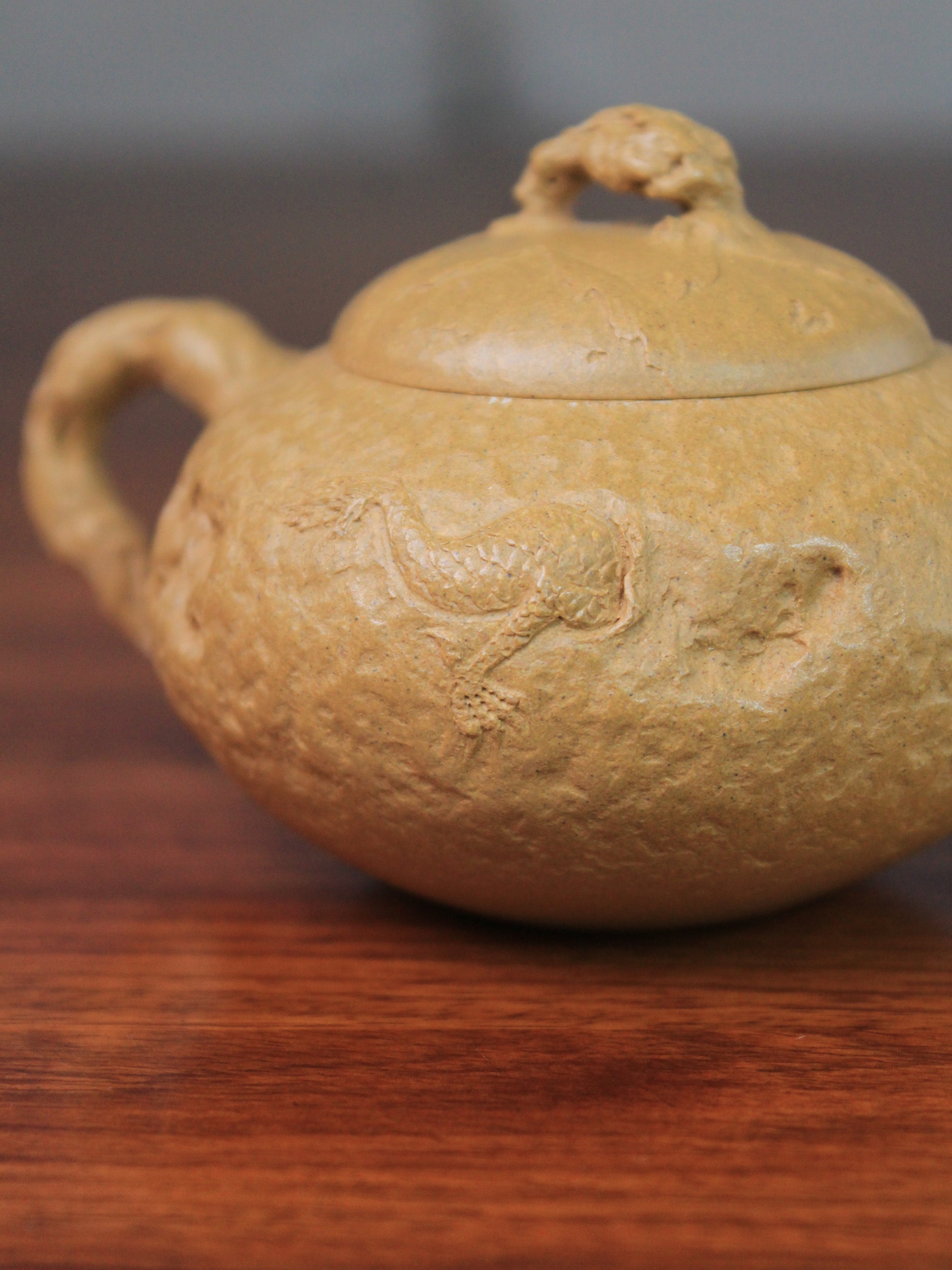 Details of the Dragon zisha teapot